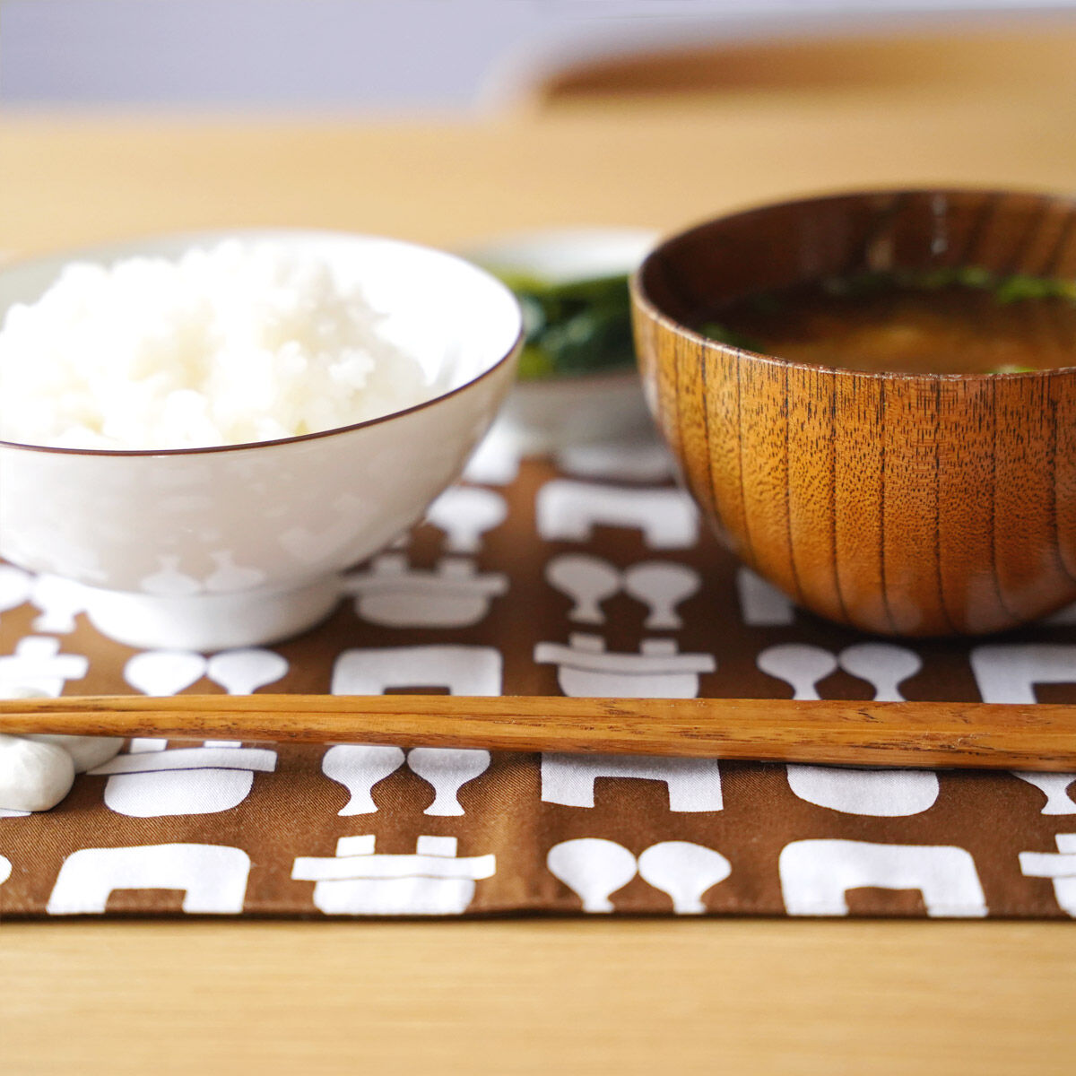 
                  
                    浅草の型染め工房本品堂（ポンピン堂）のランチョンマット　飯炊き紋　文様　型染め　更銈　テキスタイル
                  
                