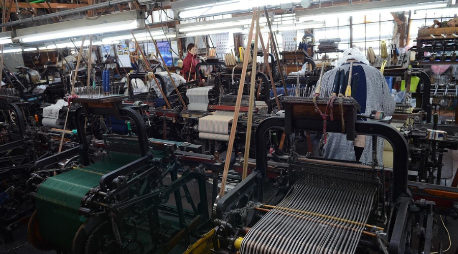 型染め工房の本品堂の型染め製品に使われている生地色変更のお知らせ
