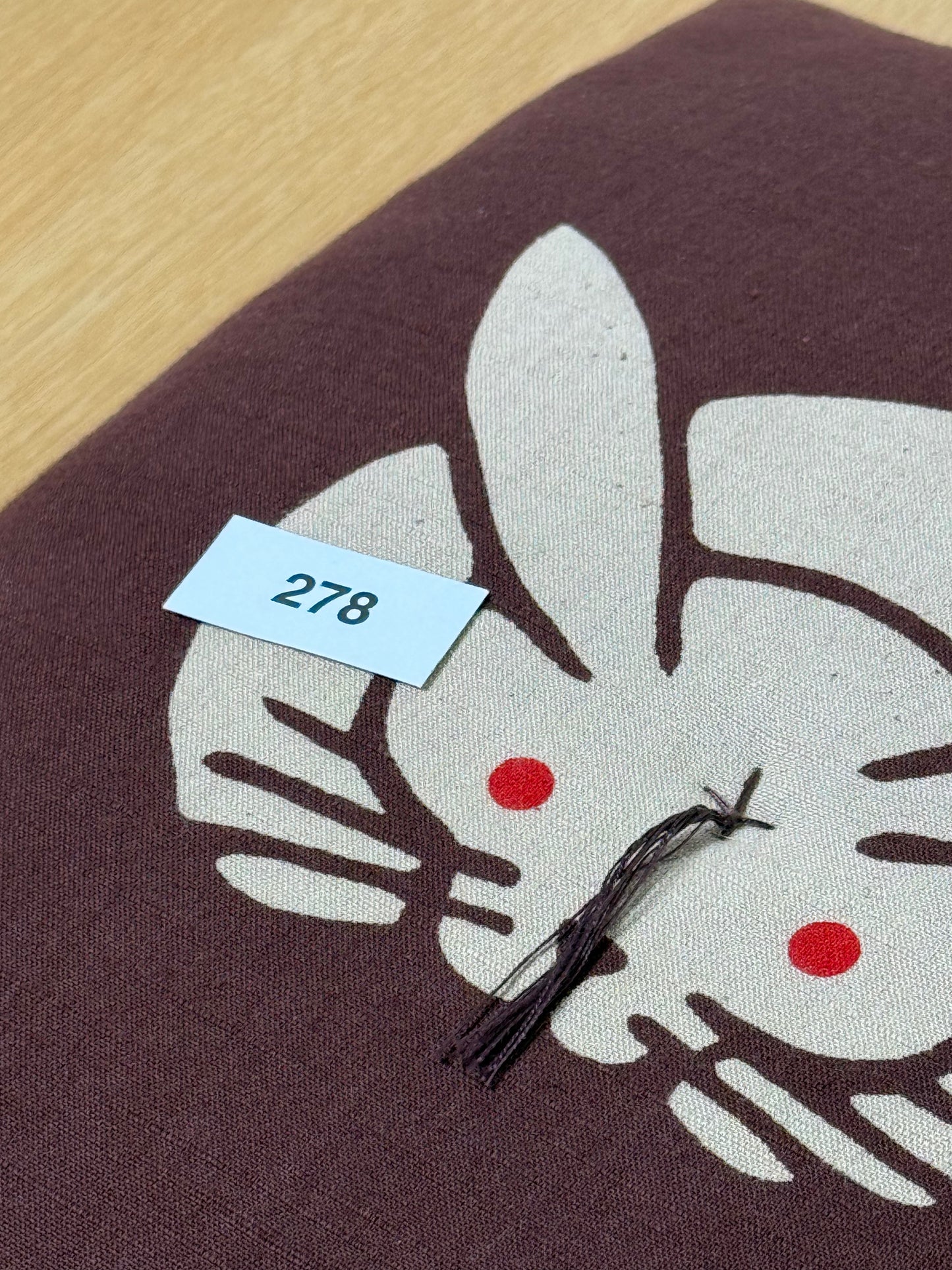 
                  
                    【蔵出し】　本縫い小座布団「兎」 #278
                  
                