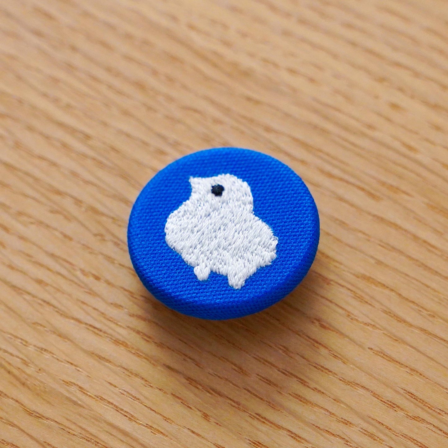 
                  
                    刺繍ブローチ「福千鳥」
                  
                