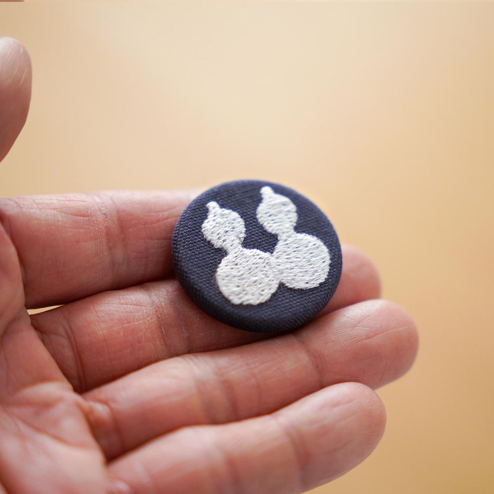 
                  
                    刺繍ブローチ「瓢箪」
                  
                