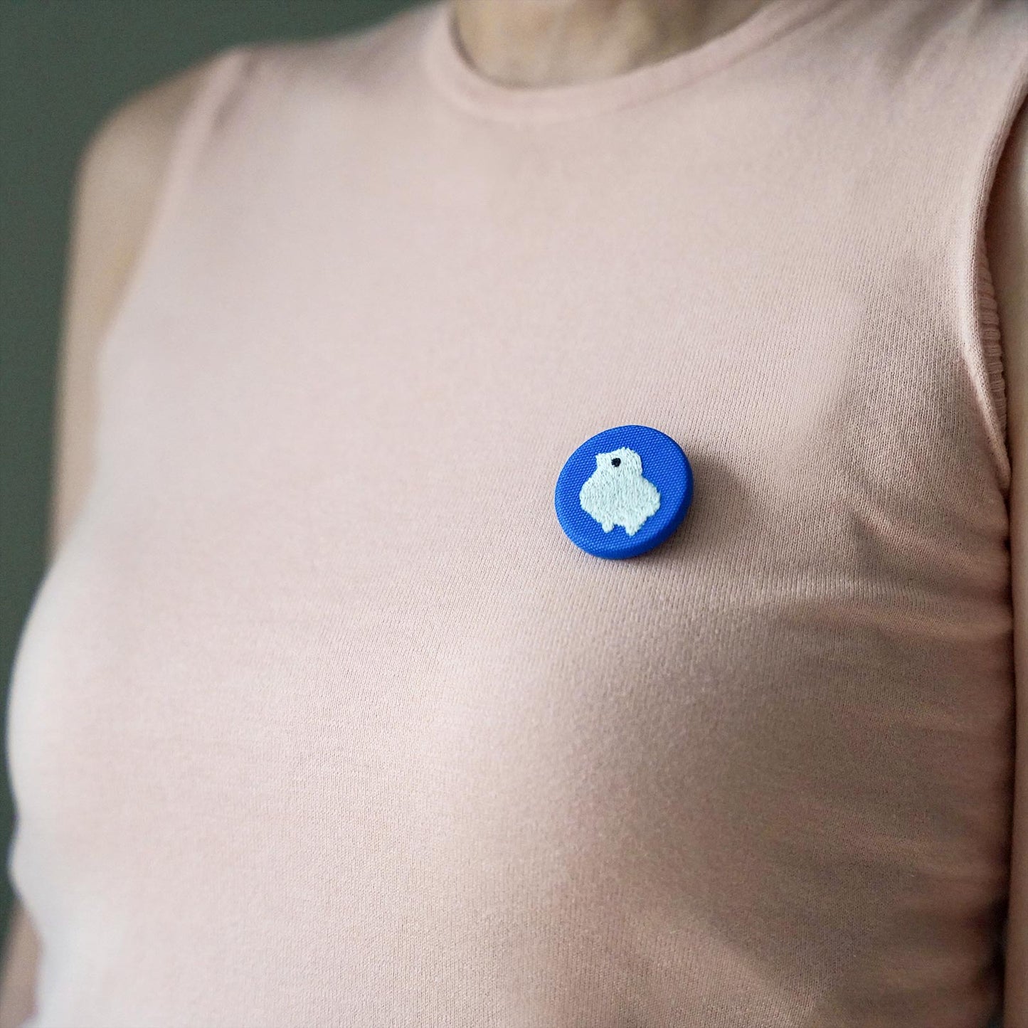 
                  
                    刺繍ブローチ「福千鳥」
                  
                