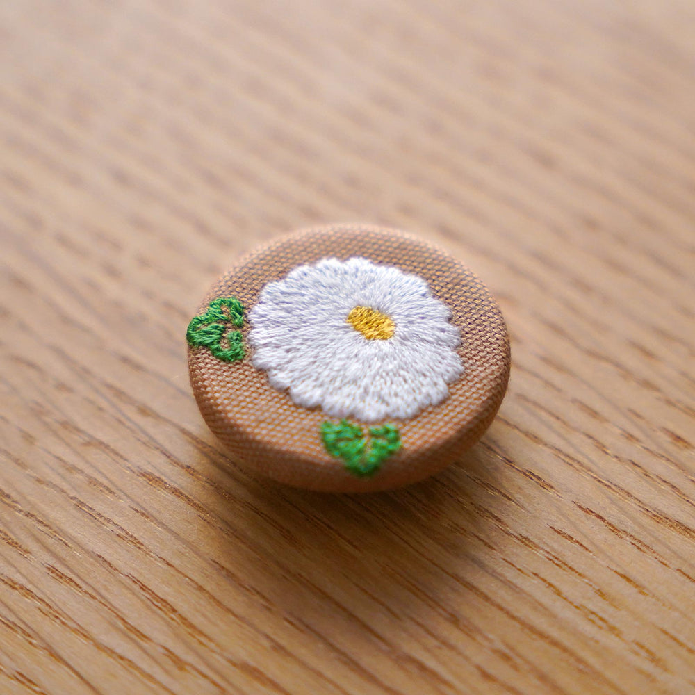 
                  
                    ●NEW! ●　刺繍ブローチ「菊」
                  
                