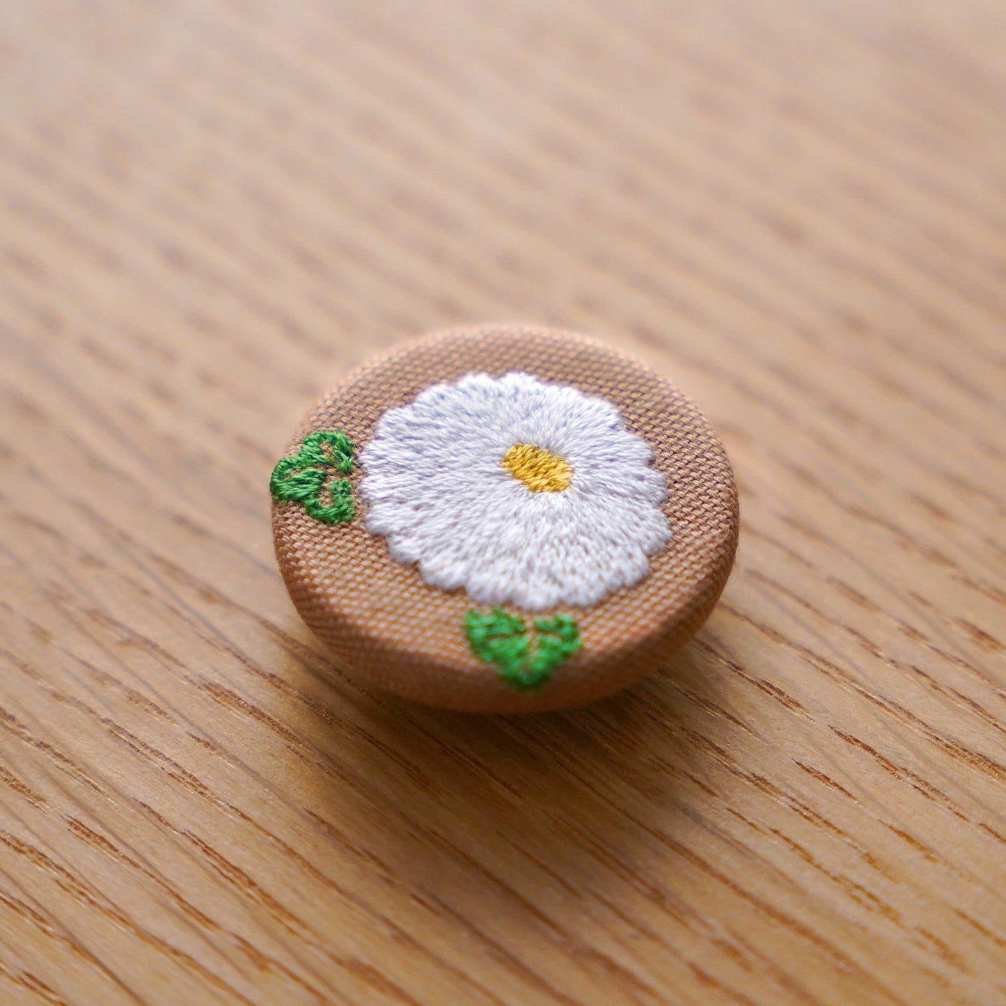 
                  
                    ●NEW! ●　刺繍ブローチ「菊」
                  
                