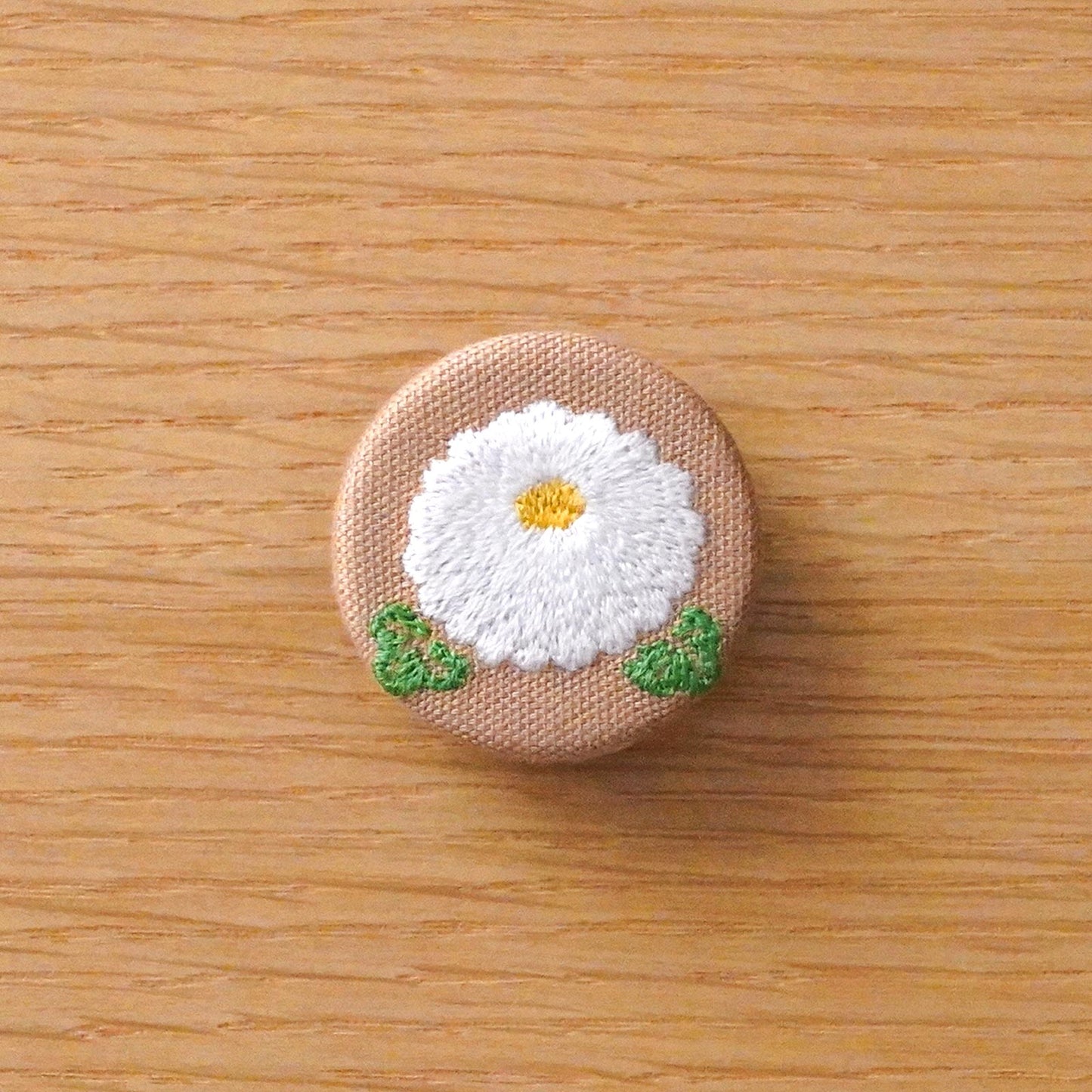 刺繍ブローチ「菊」