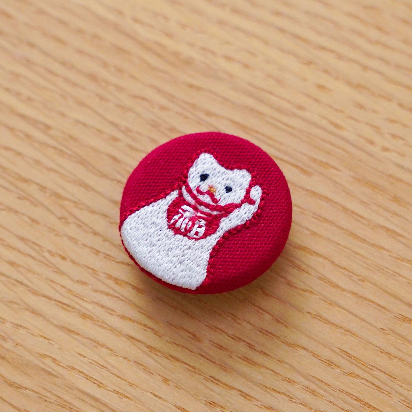 
                  
                    刺繍ブローチ「招き猫」
                  
                