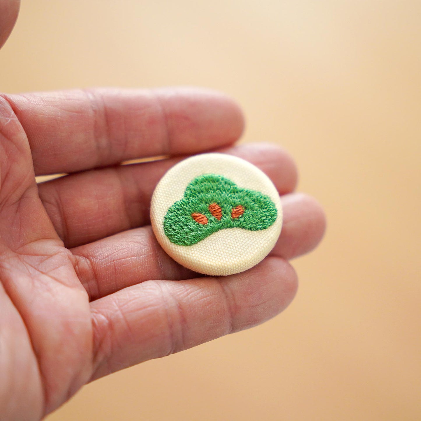
                  
                    刺繍ブローチ「松」
                  
                
