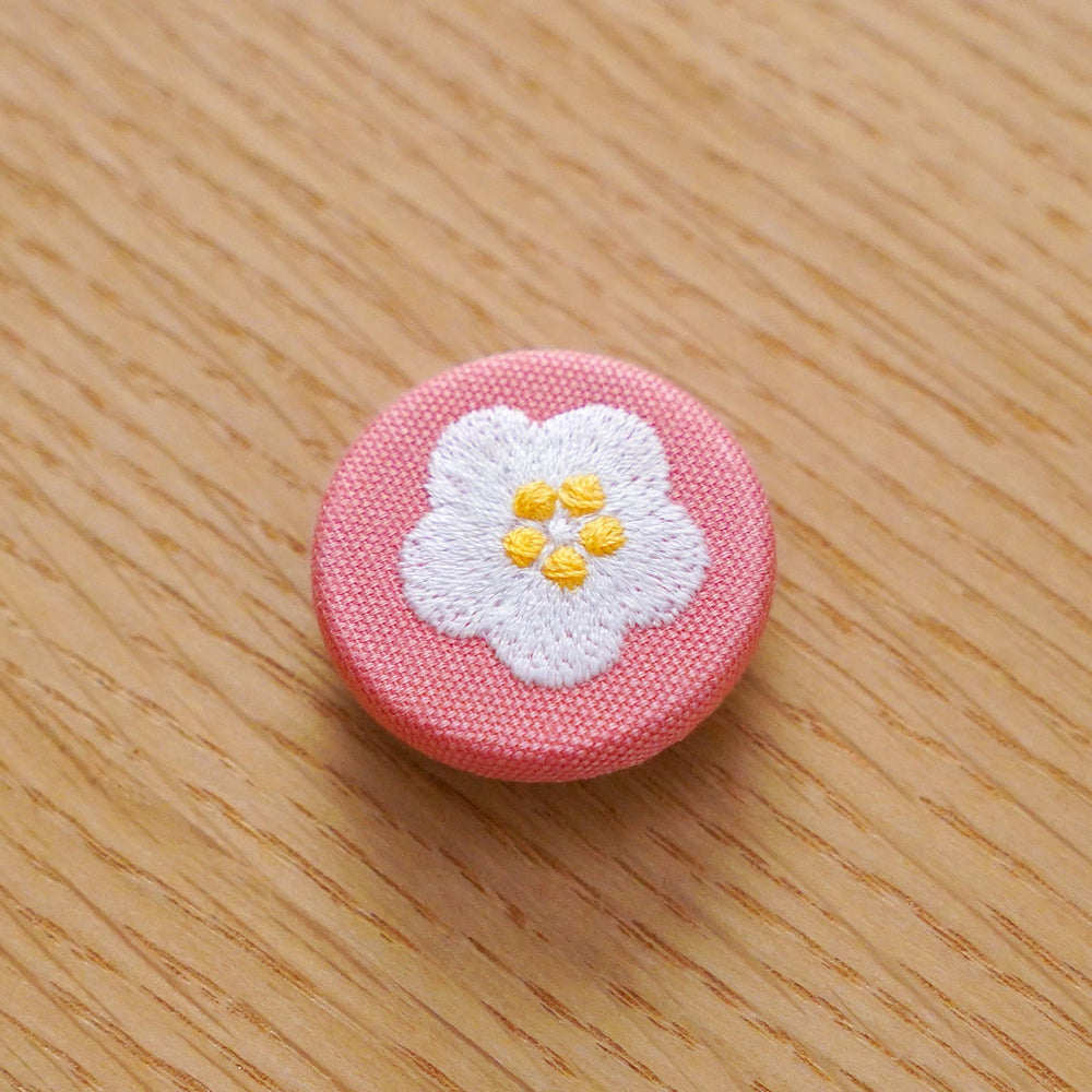 
                  
                    刺繍ブローチ「梅」
                  
                