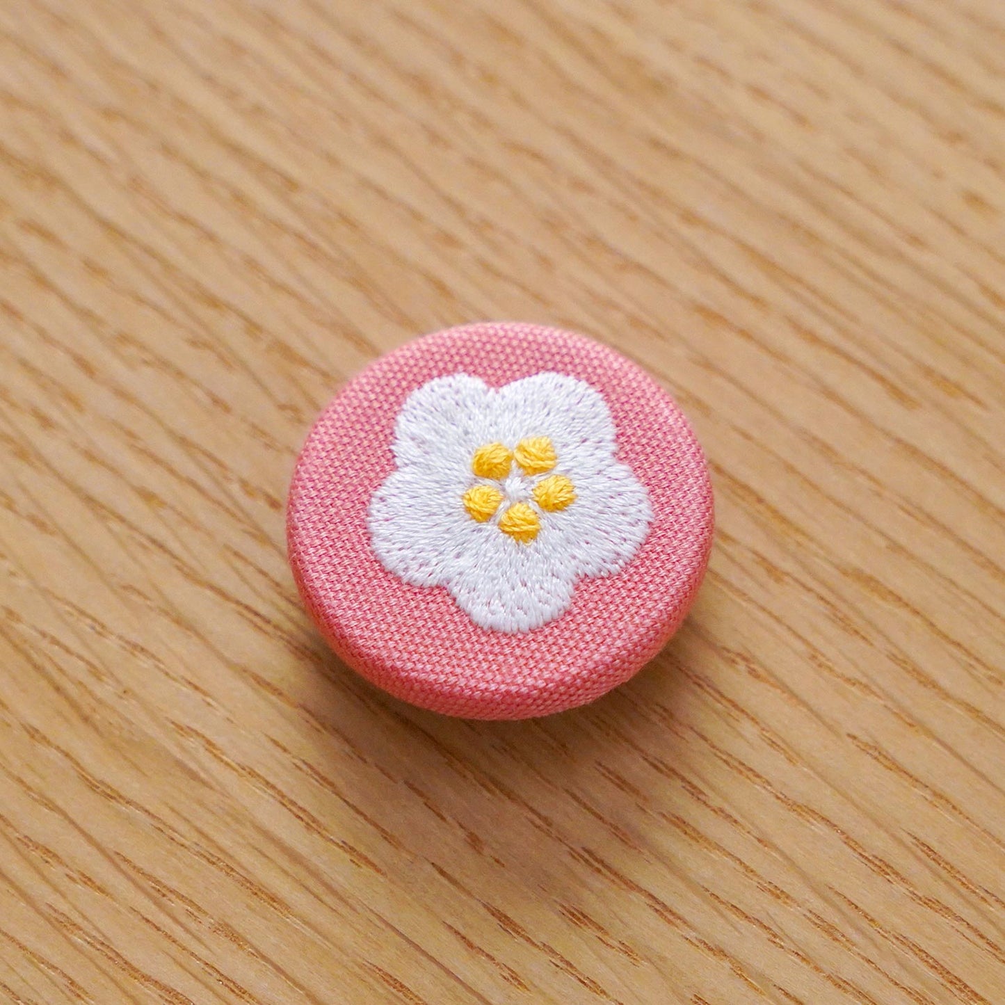 
                  
                    刺繍ブローチ「梅」
                  
                