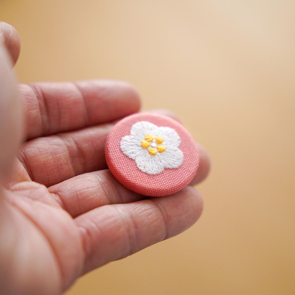 hitomi shinoyama design 鳥ブローチ カワセミ♀ 刺繍 ブローチ（ 野鳥 鳥 小鳥 ） ブローチ mame.pii