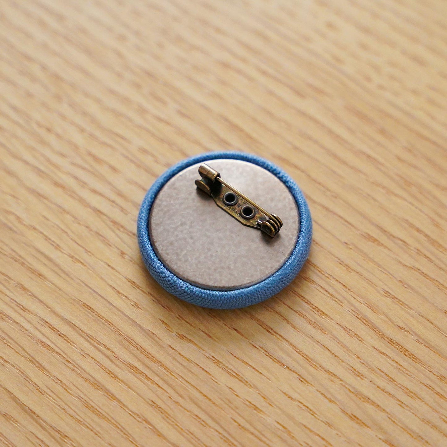 刺繍ブローチ「うずら」