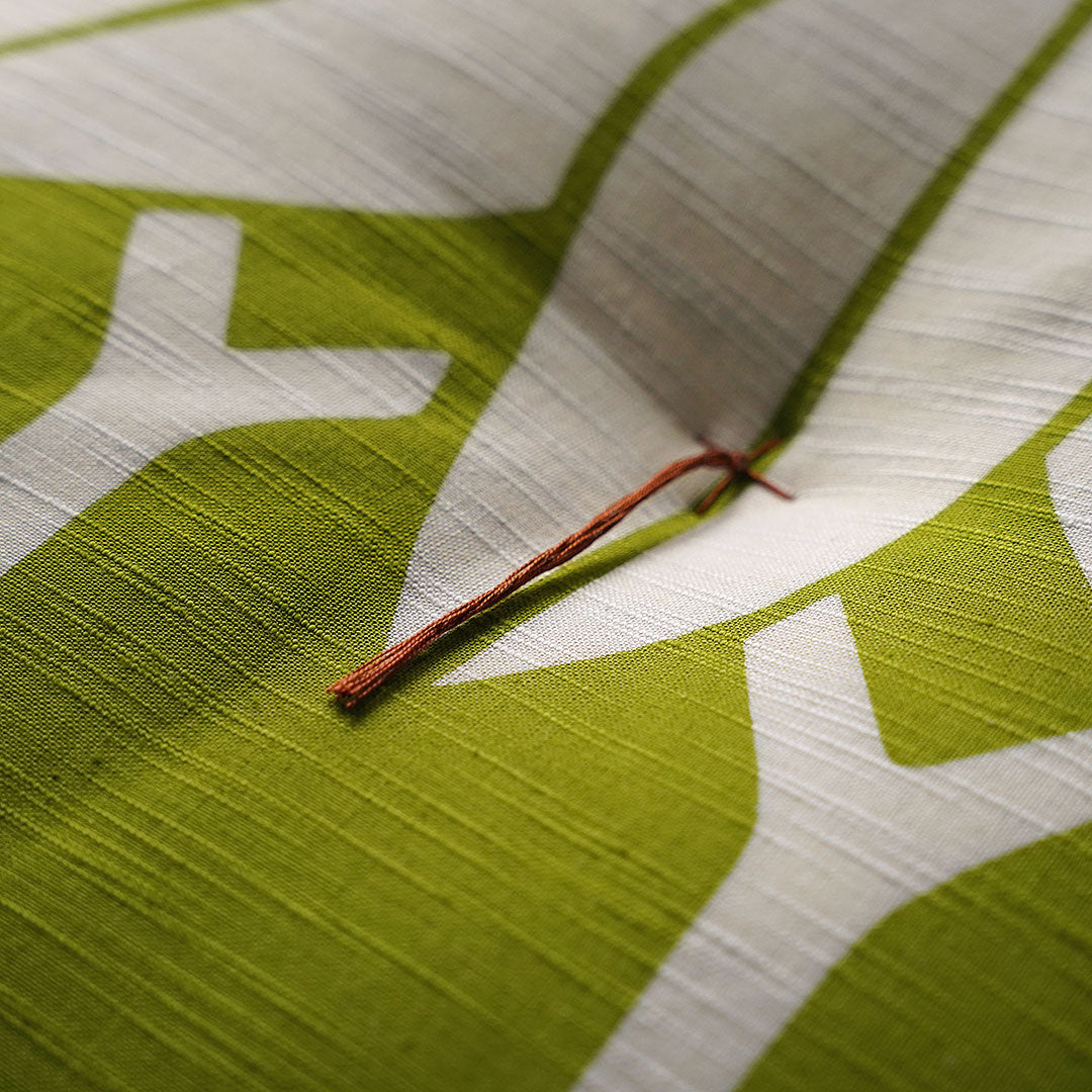 
                  
                    【夫婦判】型染め本縫い座布団「竹」　●受注生産のためお届けまで約1ヶ月半・ギフト包装不可
                  
                