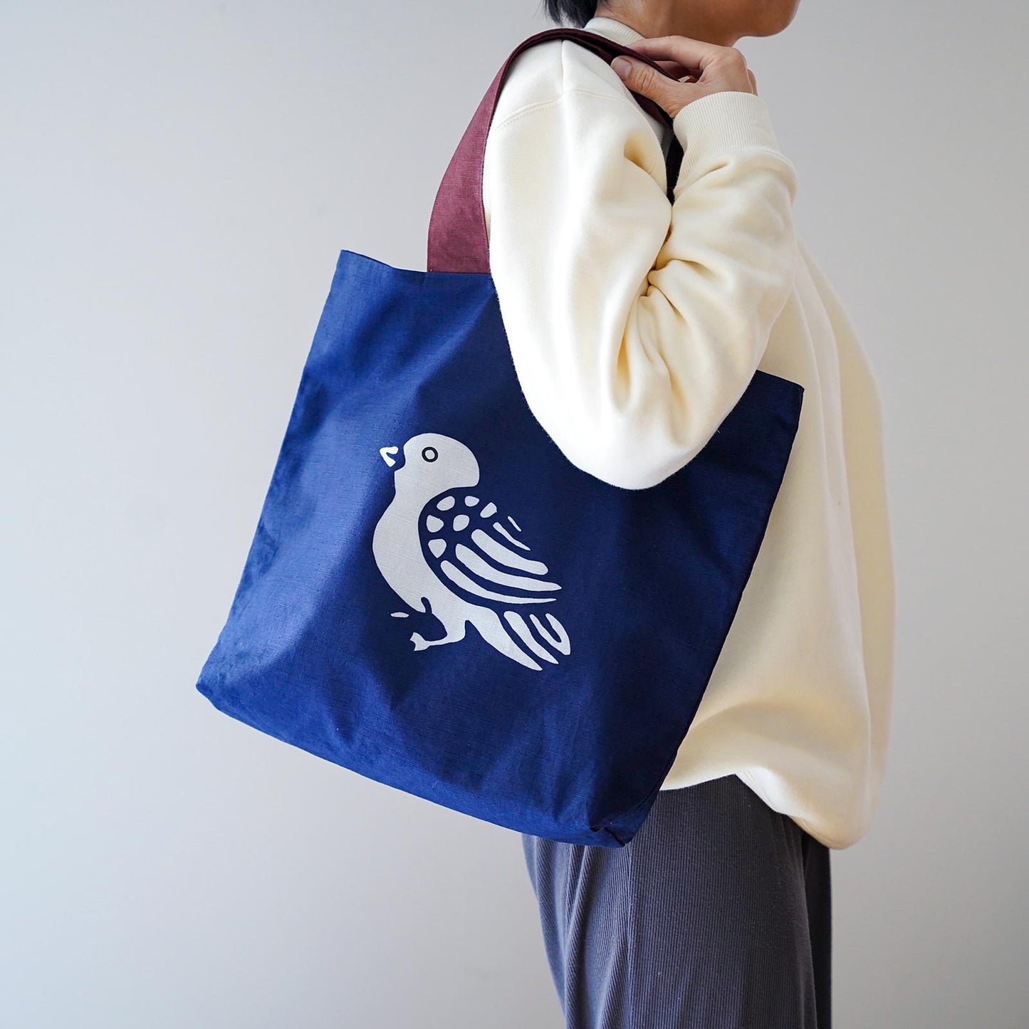 
                  
                    型染めバッグ「鳩」　●７営業日ほどお時間をいただきます
                  
                