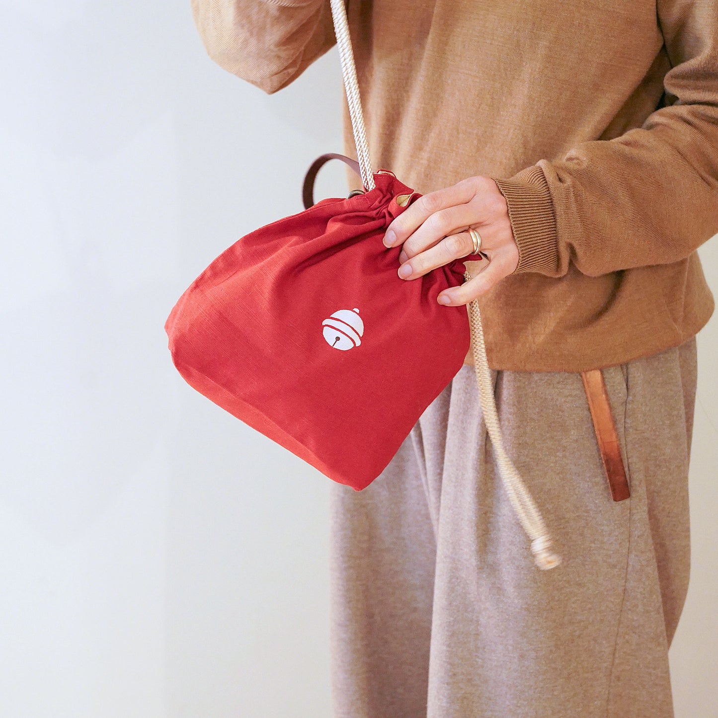 
                  
                    ●NEW●　型染め・巾着バッグ「招き猫」
                  
                