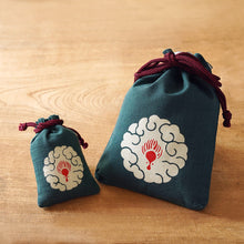 将图片加载到图库查看器，浅草の型染め工房本品堂（ポンピン堂）の守袋　合切袋　縁起物セット　辰　たつ　干支　文様　型染め　更銈　テキスタイル
