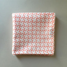 将图片加载到图库查看器，浅草の型染め工房本品堂（ポンピン堂）のハンケチ　ハンカチ　十字つなぎ　文様　型染め　更銈　テキスタイル
