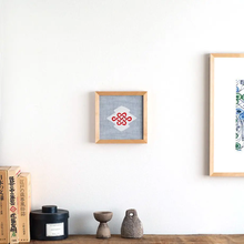 Load image into Gallery viewer, 浅草の型染め工房本品堂（ポンピン堂）の型染め額装　松皮菱　灰色　文様　型染め　更銈　テキスタイル

