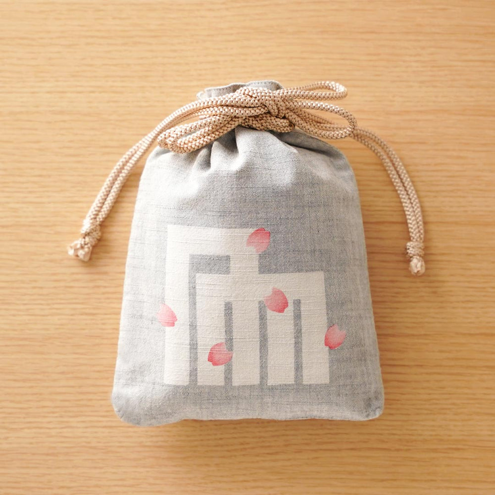 浅草の型染め工房本品堂（ポンピン堂）の合切袋　桜　文様　型染め　更銈　テキスタイル