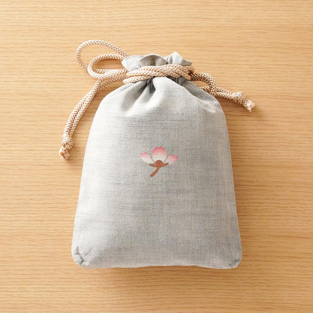 浅草の型染め工房本品堂（ポンピン堂）の合切袋　桜　文様　型染め　更銈　テキスタイル