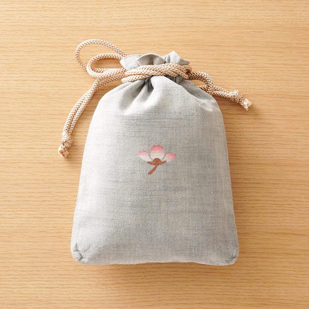 浅草の型染め工房本品堂（ポンピン堂）の合切袋　桜　文様　型染め　更銈　テキスタイル