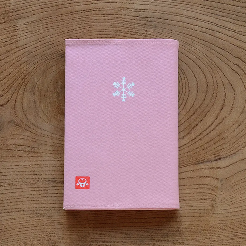 浅草の型染め工房本品堂（ポンピン堂）のふみころも　ブックカバー　雪紋　文様　型染め　更銈　テキスタイル