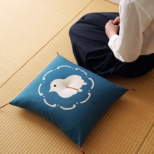 将图片加载到图库查看器，【茶席判】型染め本縫い座布団「福千鳥」　●受注生産のためお届けまで約1ヶ月半・ギフト包装不可
