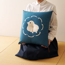 将图片加载到图库查看器，【茶席判】型染め本縫い座布団「福千鳥」　●受注生産のためお届けまで約1ヶ月半・ギフト包装不可
