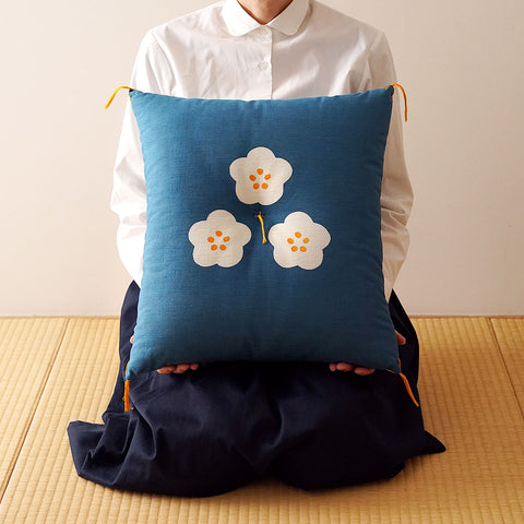 【茶席判】型染め本縫い座布団「梅」　●受注生産のためお届けまで約1ヶ月・ギフト包装不可