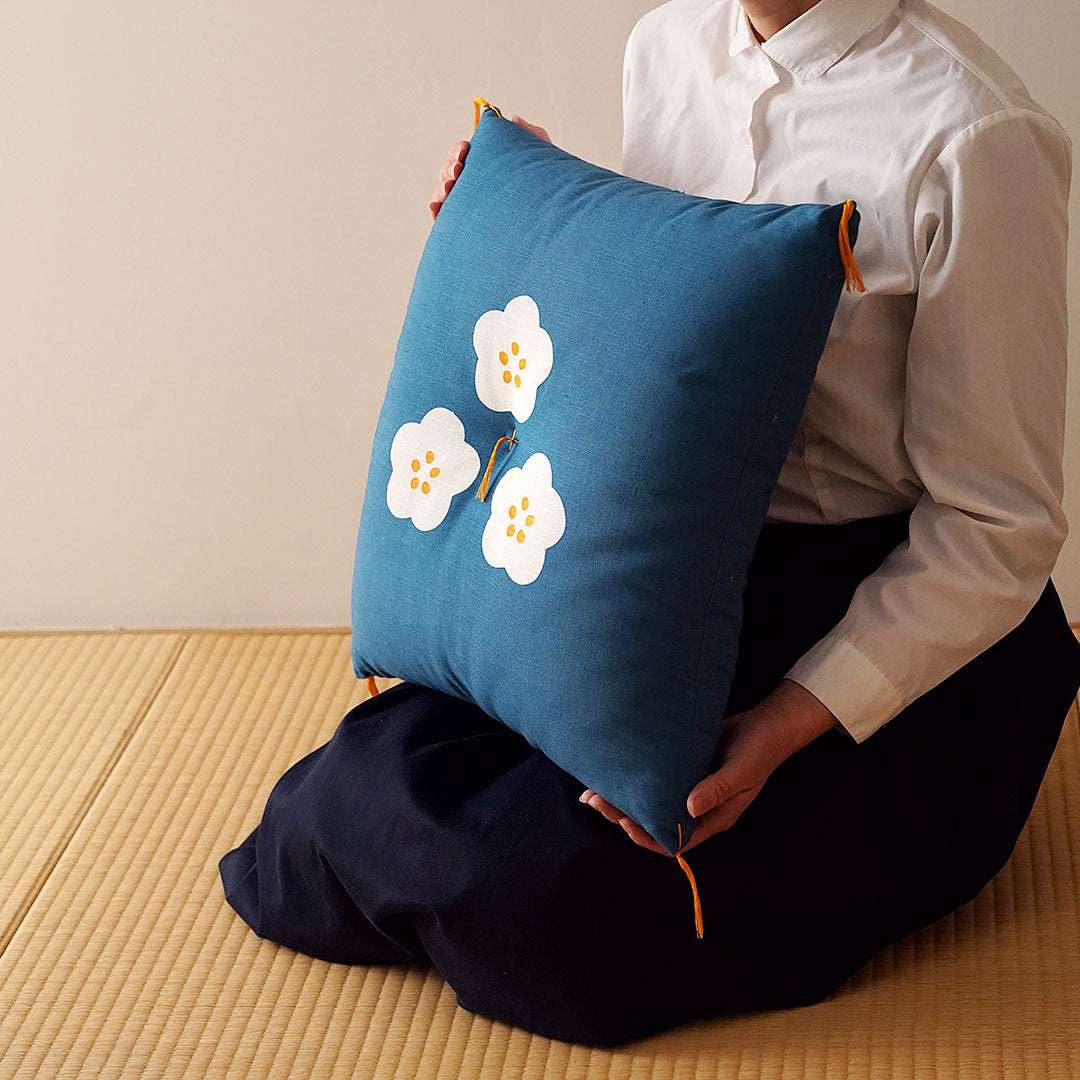 
                  
                    【茶席判】型染め本縫い座布団「梅」　●受注生産のためお届けまで約1ヶ月半・ギフト包装不可
                  
                
