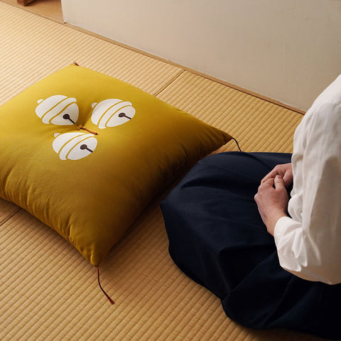 【銘仙判】型染め本縫い座布団「鈴」　●受注生産のためお届けまで約1ヶ月・・ギフト包装不可