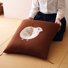 Load image into Gallery viewer, 【銘仙判】型染め本縫い座布団「うずら」　●受注生産のためお届けまで約1ヶ月・ギフト包装不可
