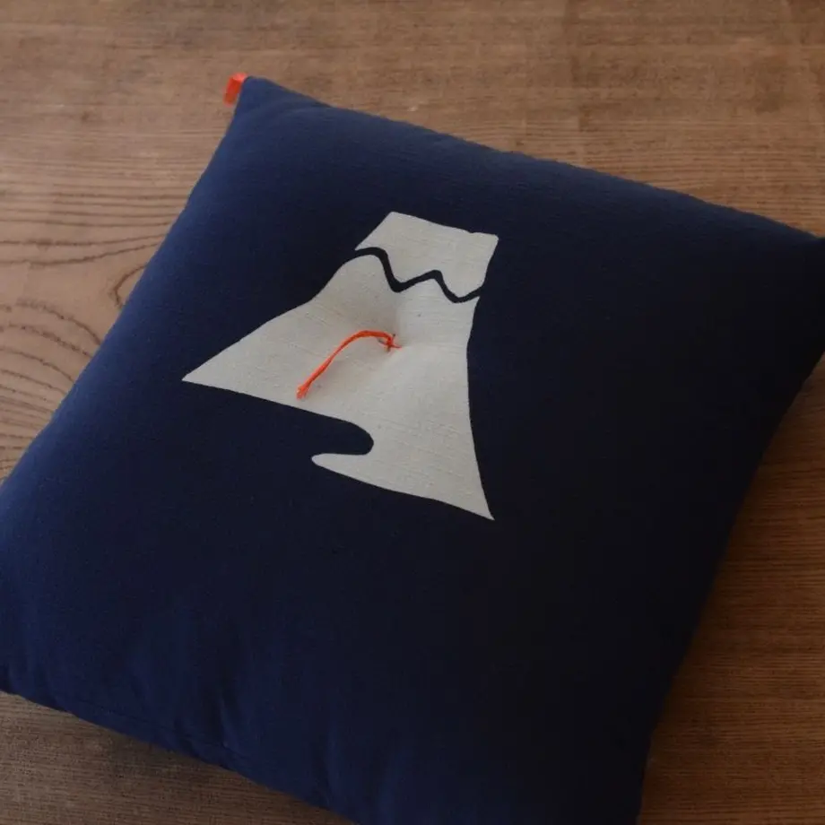 型染め本縫い小座布団「富士山」|【本品堂】公式オンラインストア – 本