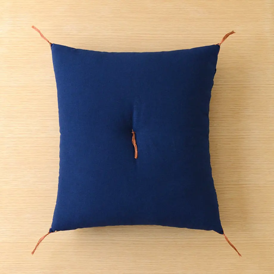 型染め本縫い小座布団「鳩」|【本品堂】公式オンラインストア – 本品堂 型染め本縫い小座布団「鳩」|【本品堂】公式オンラインストア – 本品堂