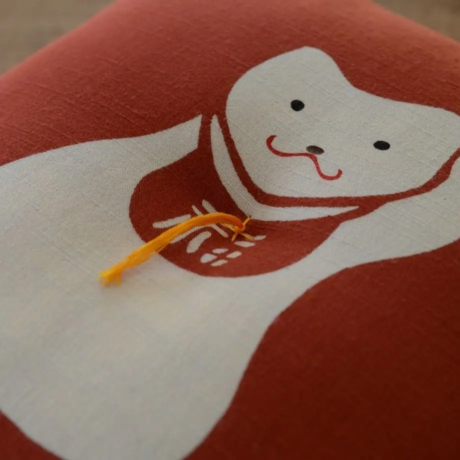 型染め本縫い小座布団「招き猫」|【本品堂】公式オンラインストア – 本 型染め本縫い小座布団「招き猫」|【本品堂】公式オンラインストア – 本