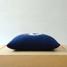将图片加载到图库查看器，浅草の型染め工房本品堂（ポンピン堂）の型染め本縫い小座布団　燕　文様　型染め　更銈　テキスタイル

