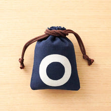 将图片加载到图库查看器，浅草の型染め工房本品堂（ポンピン堂）の守袋　蛇の目　型染め　更銈　テキスタイル

