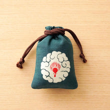 将图片加载到图库查看器，浅草の型染め工房本品堂（ポンピン堂）の守袋　合切袋　縁起物セット　辰　たつ　干支　文様　型染め　更銈　テキスタイル
