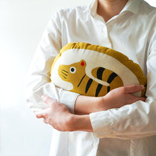 将图片加载到图库查看器，浅草の型染め工房本品堂（ポンピン堂）のぬいぐるみ　とら　寅　虎　文様　型染め　更銈　テキスタイル
