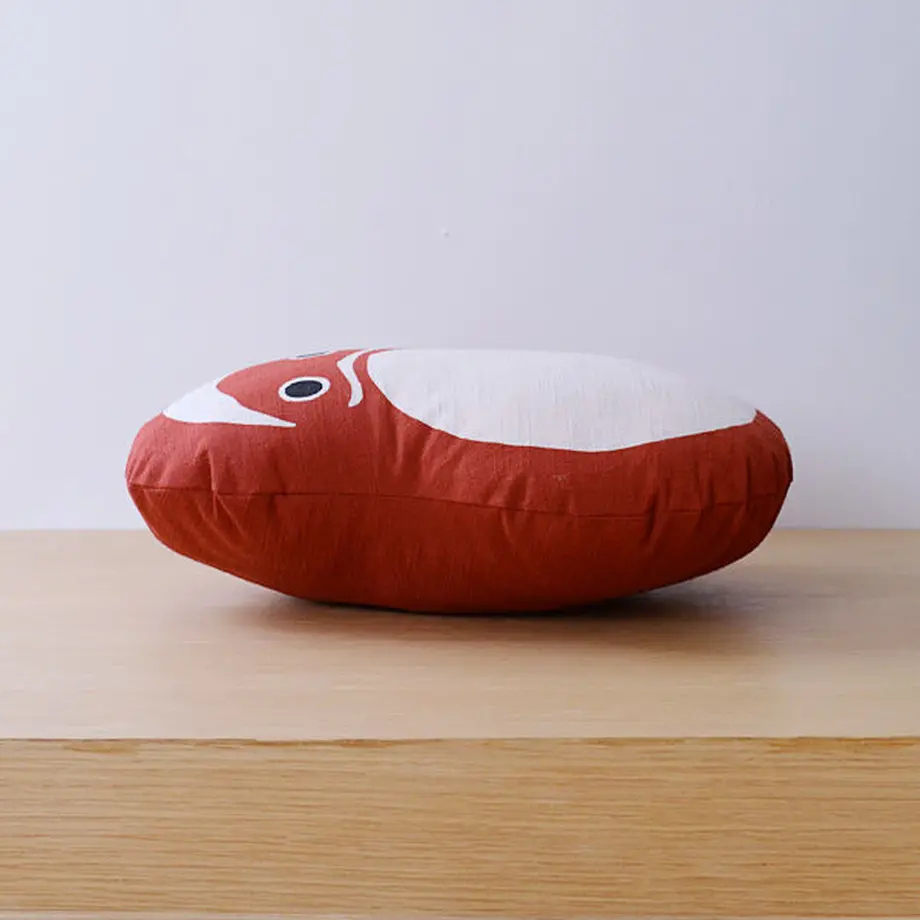 
                  
                    浅草の型染め工房本品堂（ポンピン堂）のぬいぐるみ　だるま　文様　型染め　更銈　テキスタイル
                  
                