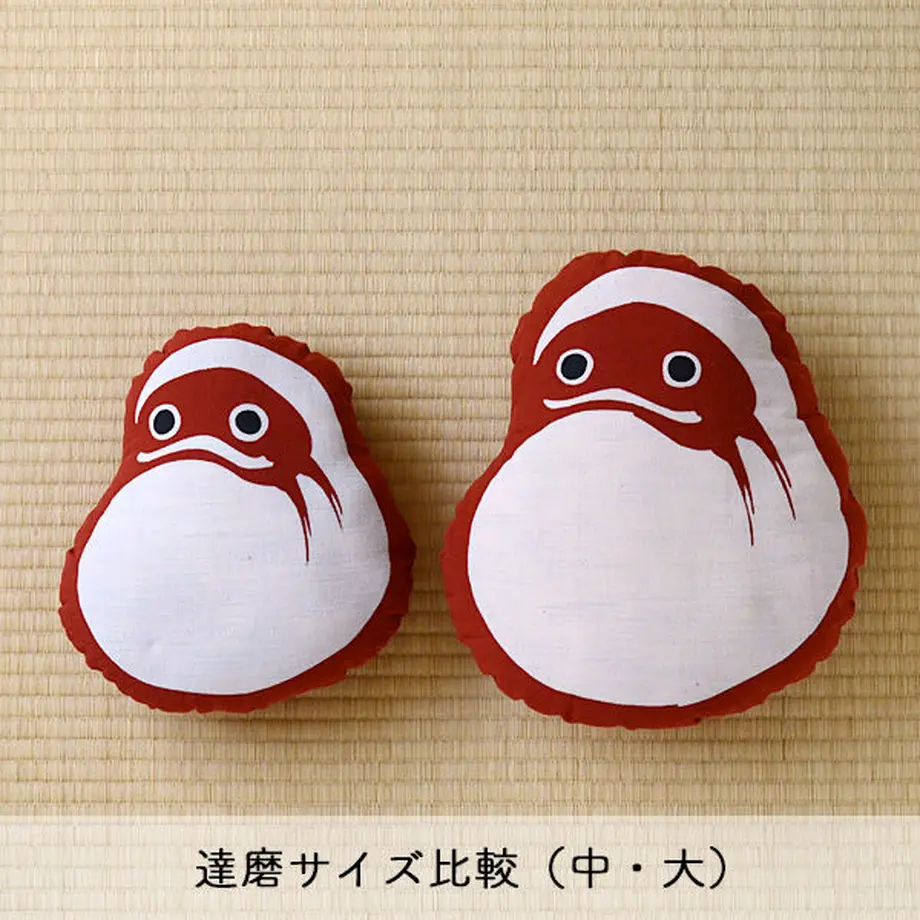 
                  
                    浅草の型染め工房本品堂（ポンピン堂）のぬいぐるみ　だるま　文様　型染め　更銈　テキスタイル
                  
                