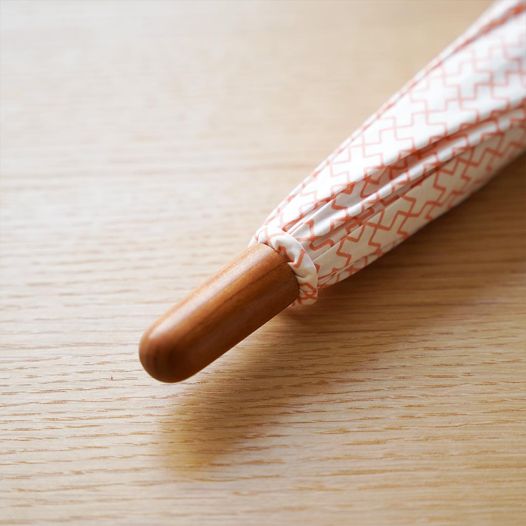 
                  
                    浅草の型染め工房本品堂（ポンピン堂）の晴雨兼用傘　JUJITSUNAGI　文様　型染め　更銈　テキスタイル
                  
                