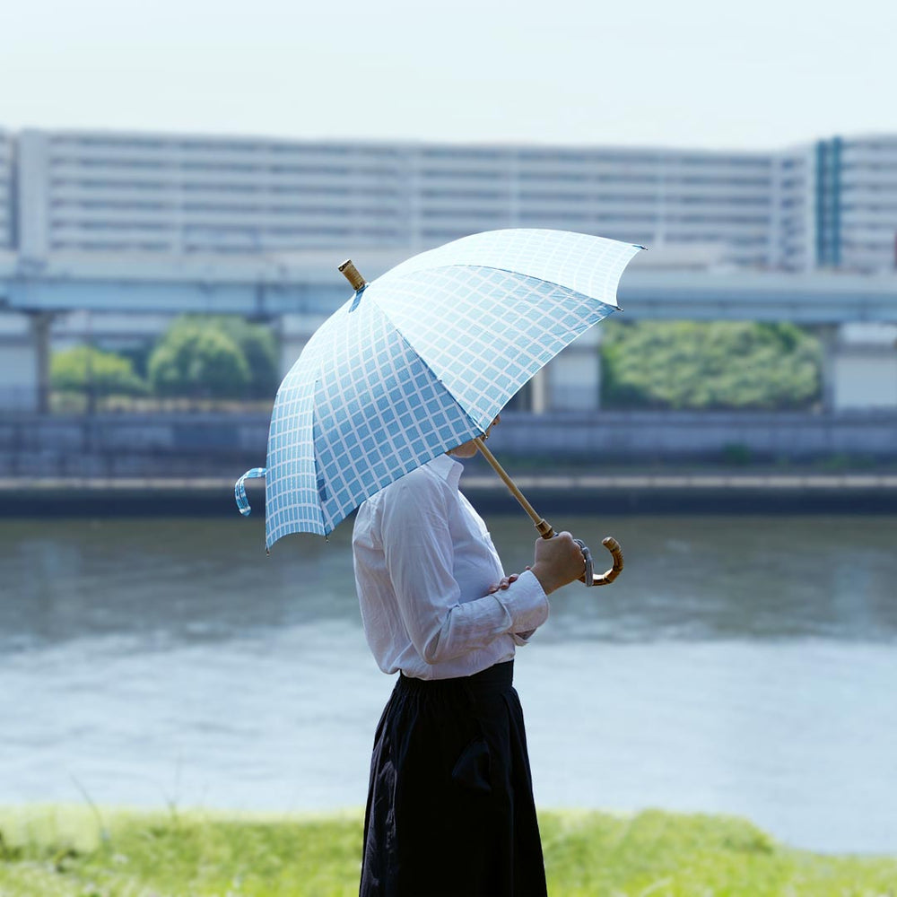 
                  
                    浅草の型染め工房本品堂（ポンピン堂）の晴雨兼用傘　KOSHIGYOGI　文様　型染め　更銈　テキスタイル
                  
                