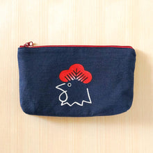将图片加载到图库查看器，浅草の型染め工房本品堂（ポンピン堂）の型染めポーチ　酉　鳥　とり　文様　型染め　更銈　テキスタイル
