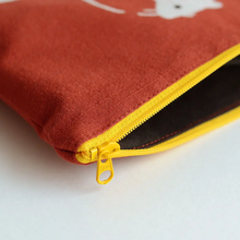 将图片加载到图库查看器，浅草の型染め工房本品堂（ポンピン堂）の型染めポーチ　栗　文様　型染め　更銈　テキスタイル
