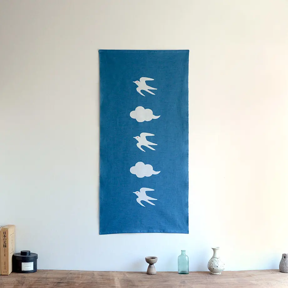 型染めタペストリー「燕」|【本品堂】公式オンラインストア – 本品堂 型染めタペストリー「燕」|【本品堂】公式オンラインストア – 本品堂