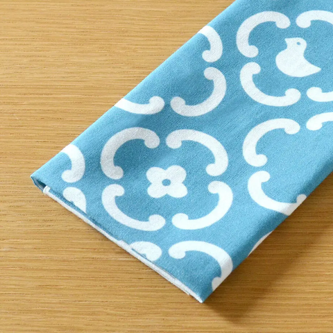 浅草の型染め工房本品堂（ポンピン堂）の手ぬぐい　鐶つなぎ　文様　型染め　更銈　テキスタイル