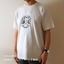 画像をギャラリービューアに読み込む, 浅草の型染め工房本品堂（ポンピン堂）のTシャツ　南天に向かい鳩　女性用フリーサイズ（WL）　男性用フリーサイズ（L） 文様　型染め　更銈　テキスタイル
