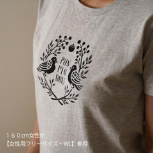 画像をギャラリービューアに読み込む, 浅草の型染め工房本品堂（ポンピン堂）のTシャツ　南天に向かい鳩　女性用フリーサイズ（WL）　男性用フリーサイズ（L） 文様　型染め　更銈　テキスタイル
