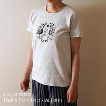 画像をギャラリービューアに読み込む, 浅草の型染め工房本品堂（ポンピン堂）のTシャツ　南天に向かい鳩　女性用フリーサイズ（WL）　男性用フリーサイズ（L） 文様　型染め　更銈　テキスタイル

