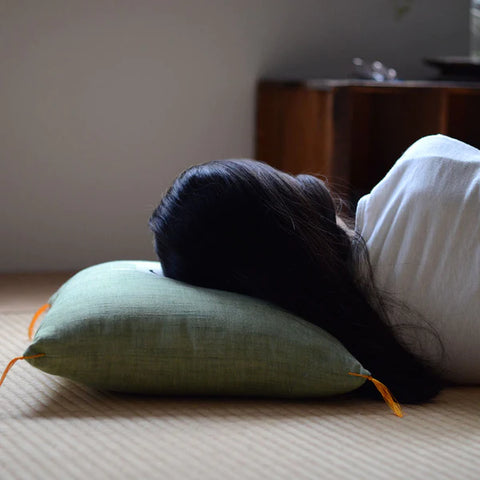 浅草の型染め工房本品堂（ポンピン堂）の型染め本縫い小座布団　向かい鳥　文様　型染め　更銈　テキスタイル